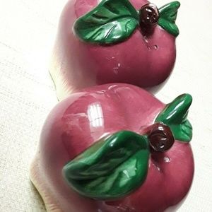 ArtWare Kitchen - Apple Salt and Pepper Shaker Fall Autumn NWT NIB ArtWare Kitchen - Apple Salt and Pepper Shaker Fall Autumn NWT NIB